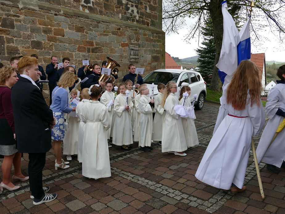 1. Heilige Kommunion in St. Crescentius (Foto: Karl-Franz Thiede)